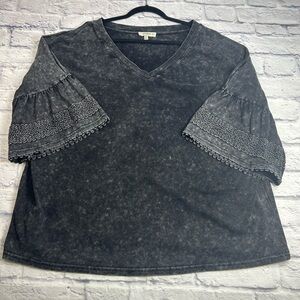 Umgee Charcoal V-Neck Top with Lace Trim Sleeves. Size 2X